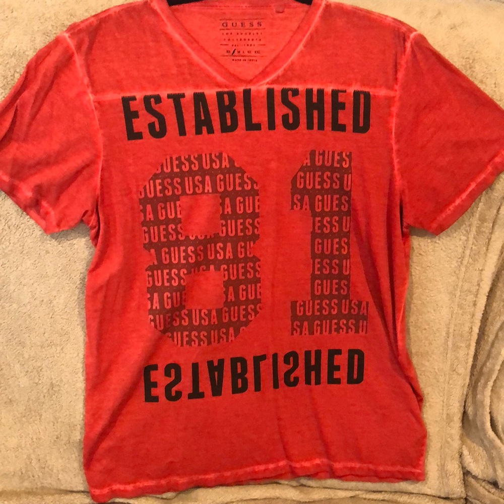 💰SALE!💰 Men’s guess t-shirt
